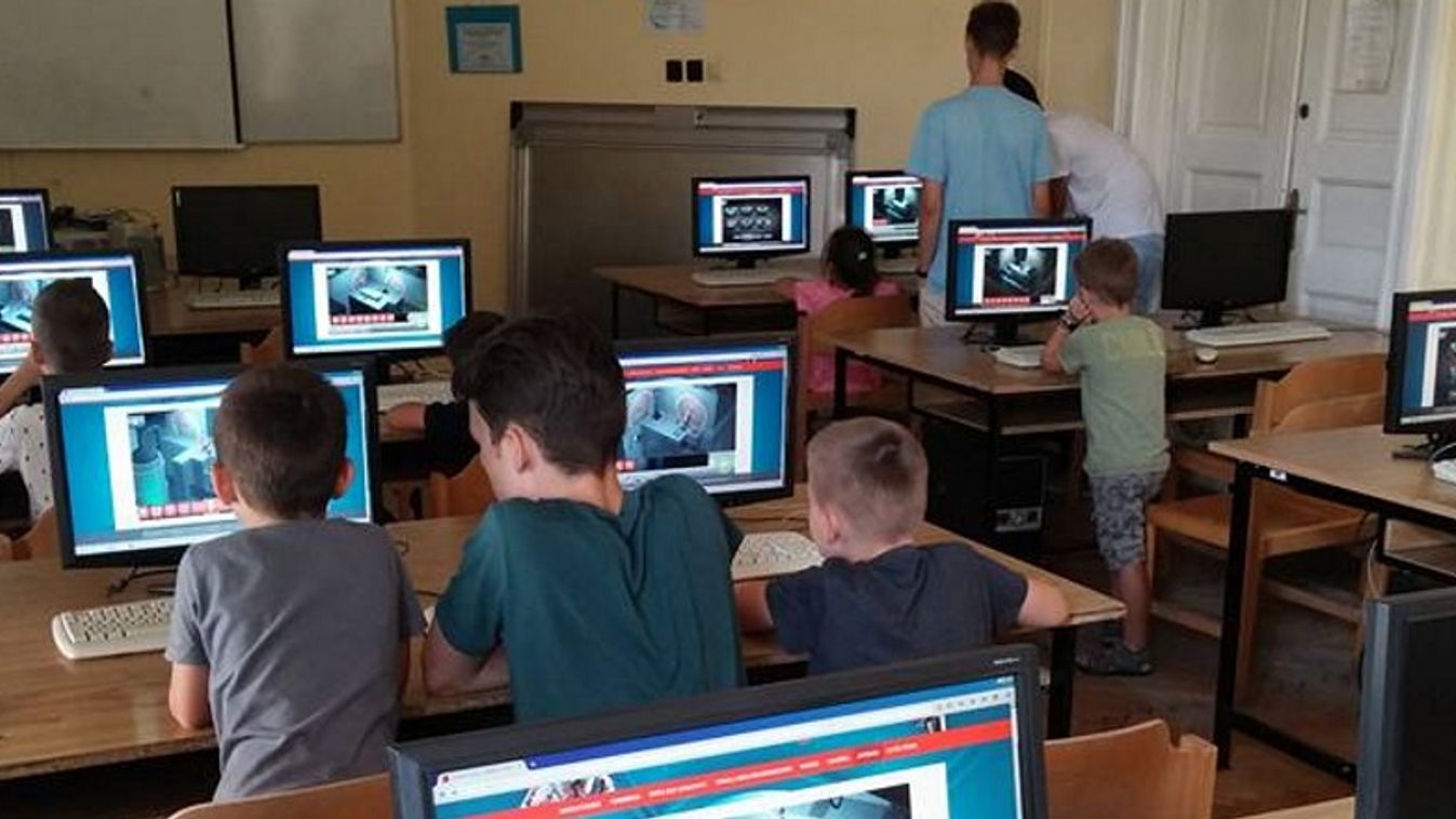 Jelentős digitális fejlesztések zajlanak az iskolákban 