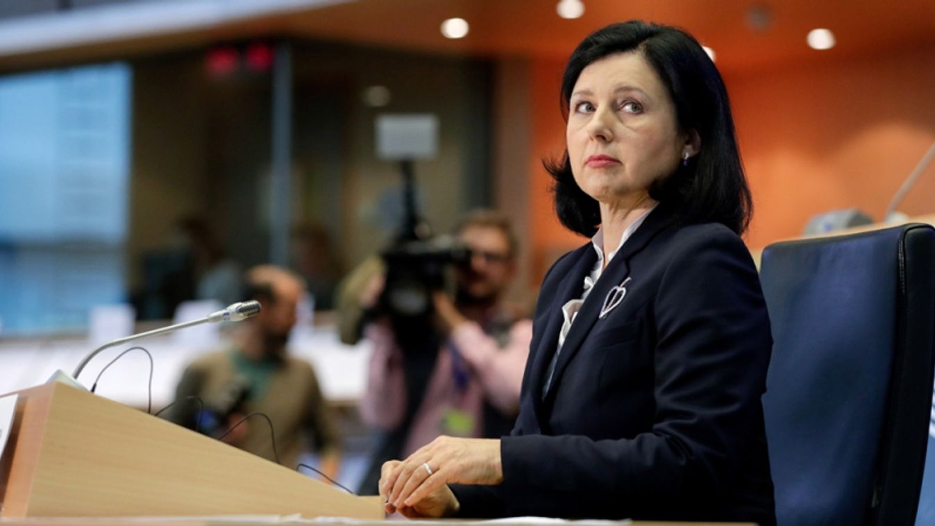 Megfenyegette Magyarországot az Európai Bizottság alelnöke, a kormány zsarolásról beszél