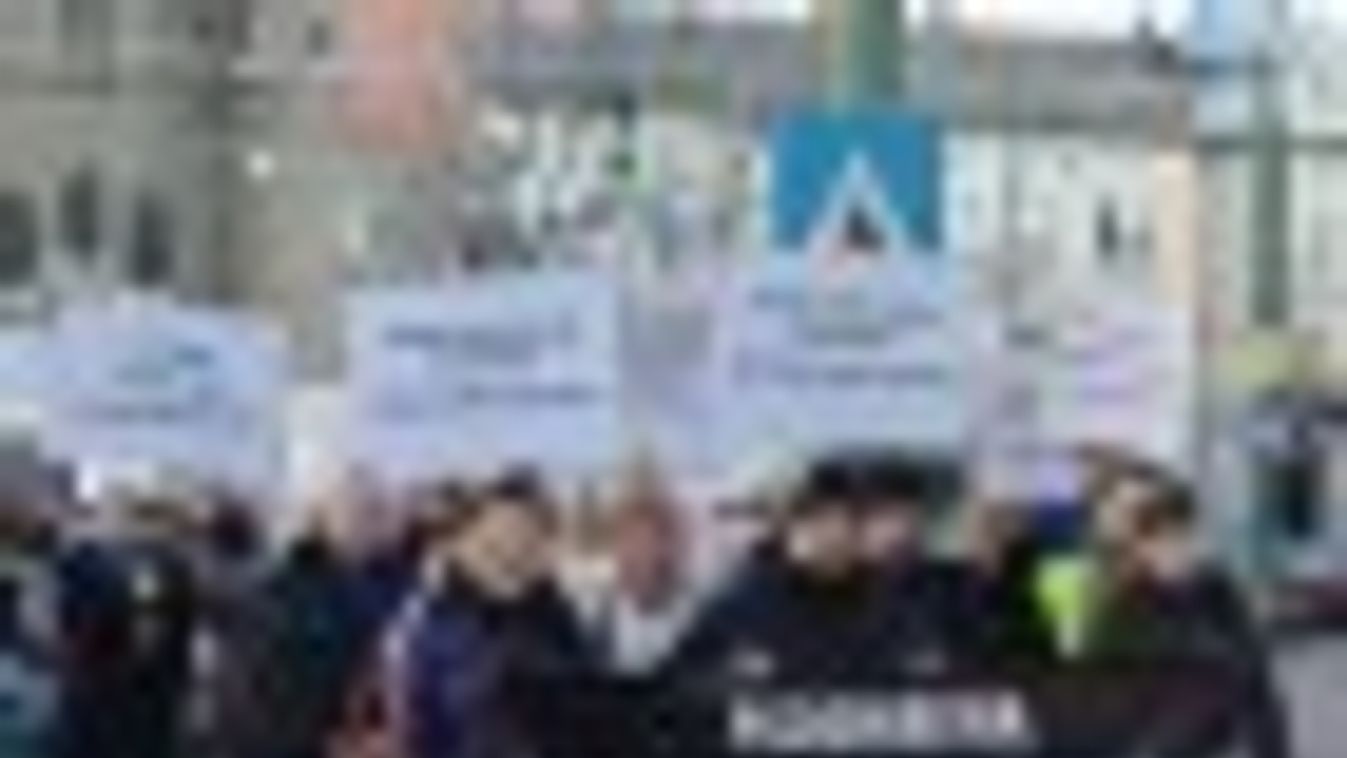 Tüntetés a káros pszichiátriai módszerek ellen Szegeden