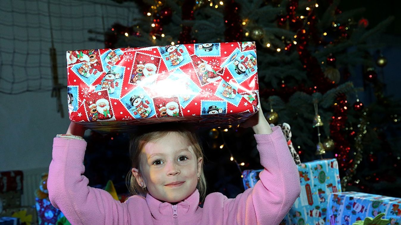 Árva gyerekeknek tartottak karácsonyi ünnepséget Szegeden
