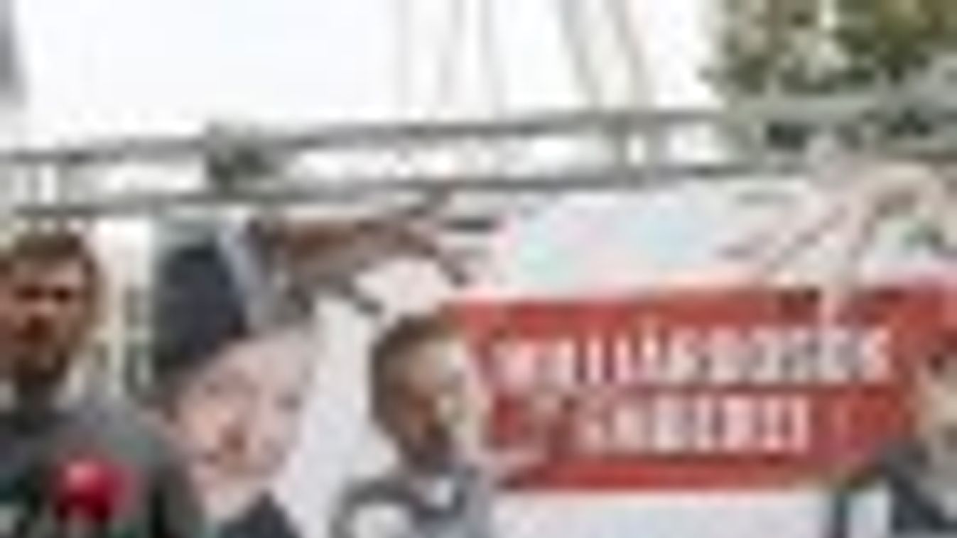 Böröcz: a Fidelitas a milliárdosok orrára "koppint", országos plakátkampány indul