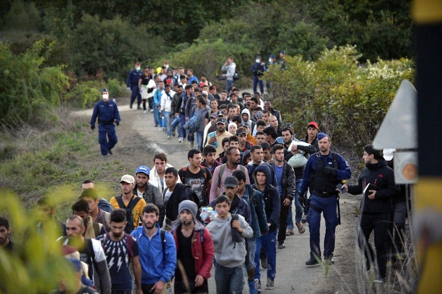Illegális bevándorlás - Migránsok a gyékényesi vasútállo