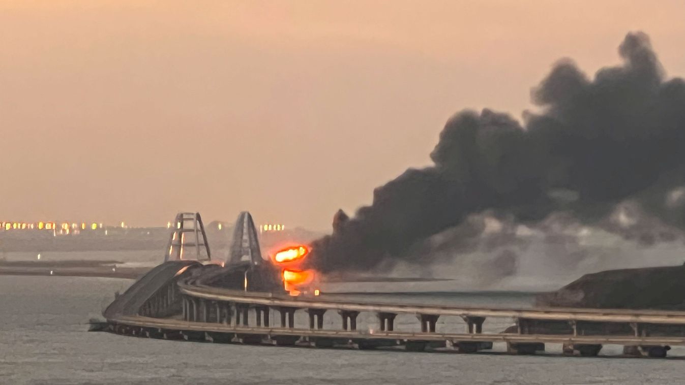Hatalmas robbanás volt a Krími hídon