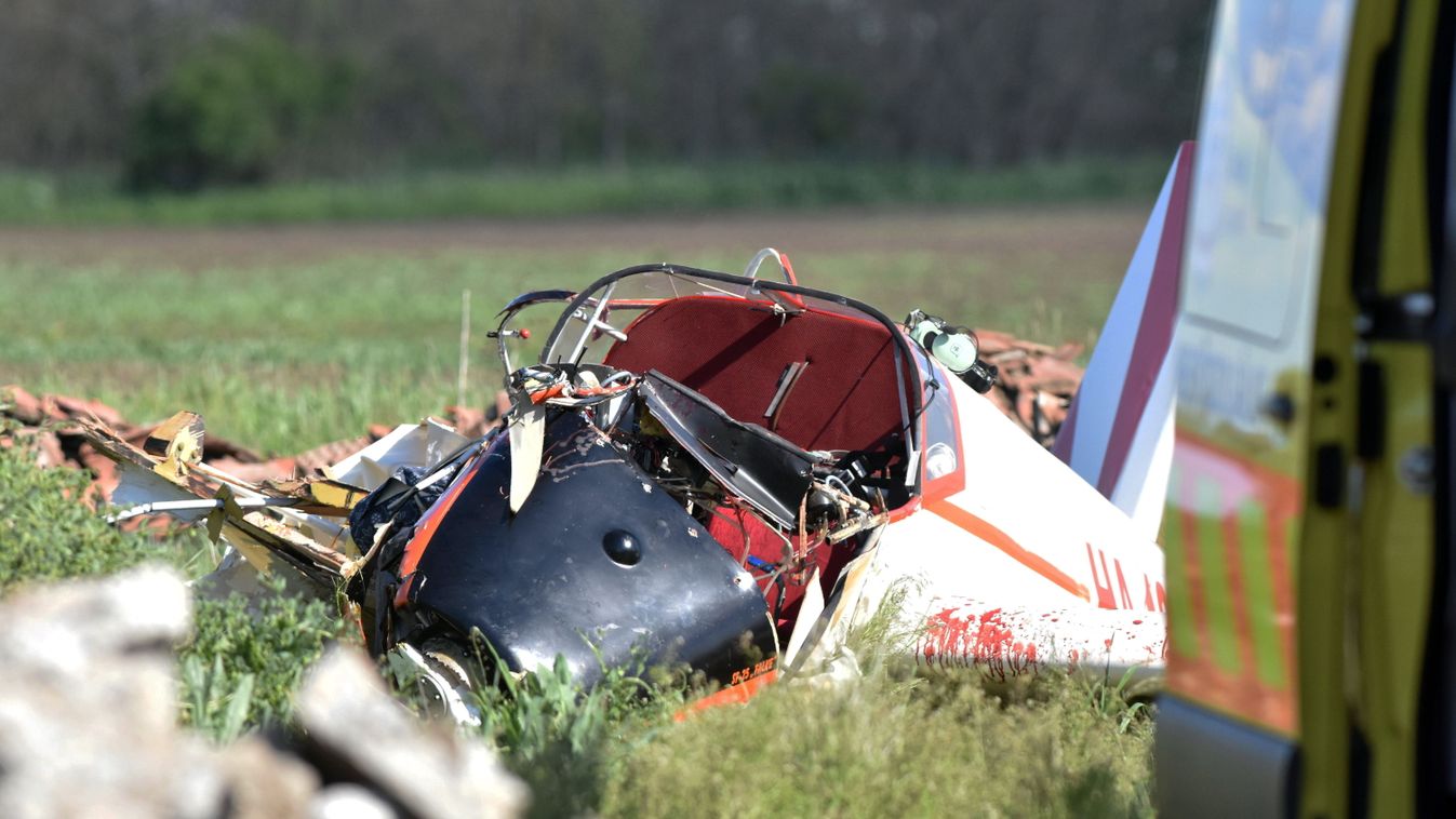 DÖBBENETES: lezuhant egy kisrepülőgép Törökszentmiklósnál - fotók!