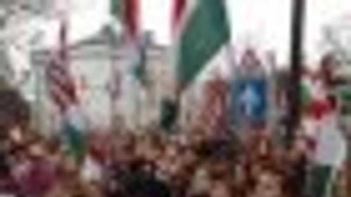 Tüntetések a fővárosban – Vona Gábort rabosították