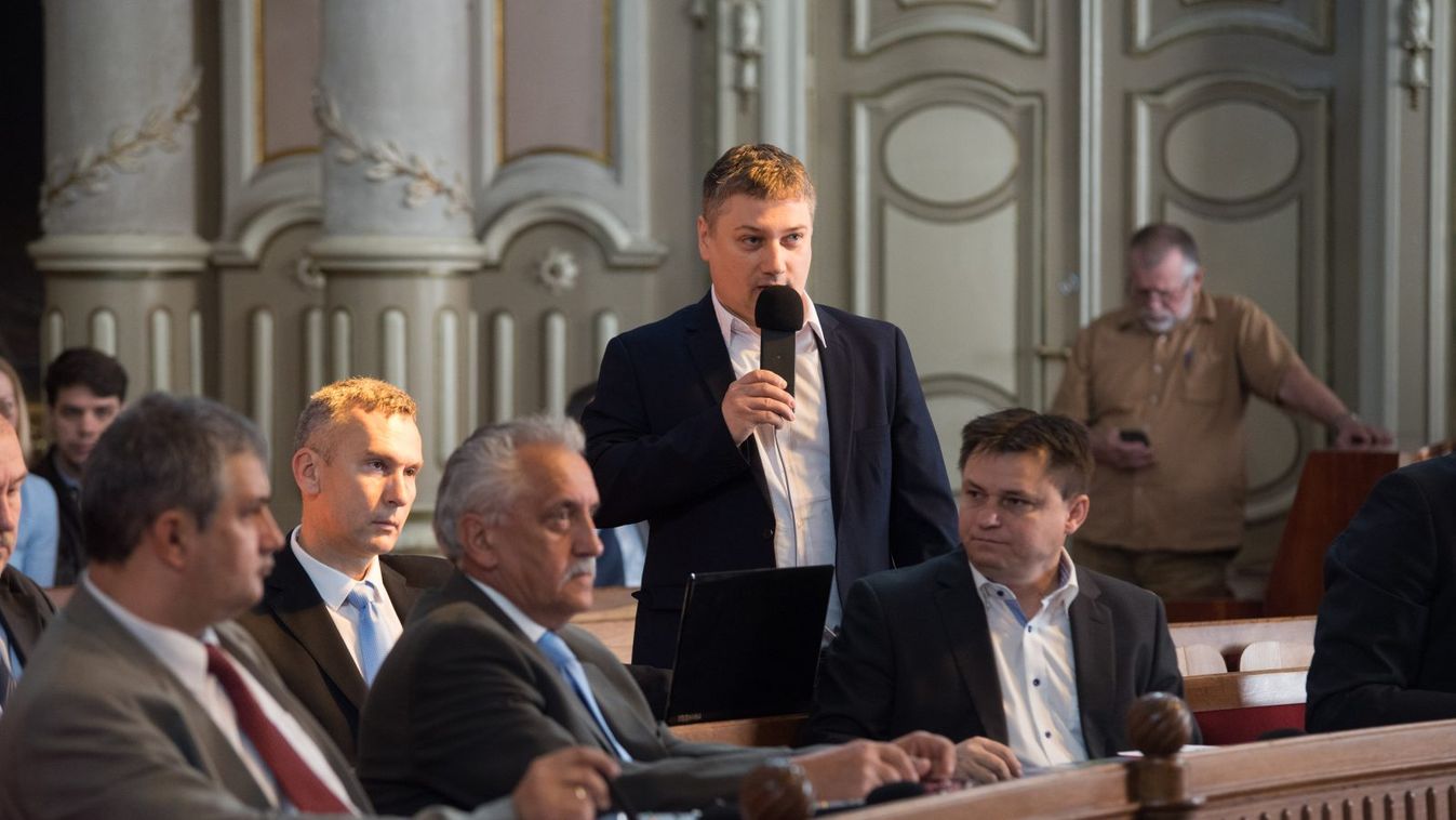 Határozatképtelen a rendkívüli közgyűlés: nem jelent meg a baloldal, sem a Jobbik