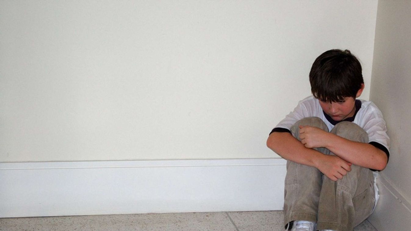 Pedofília miatt 23 évet kapott egy volt uszodaigazgató