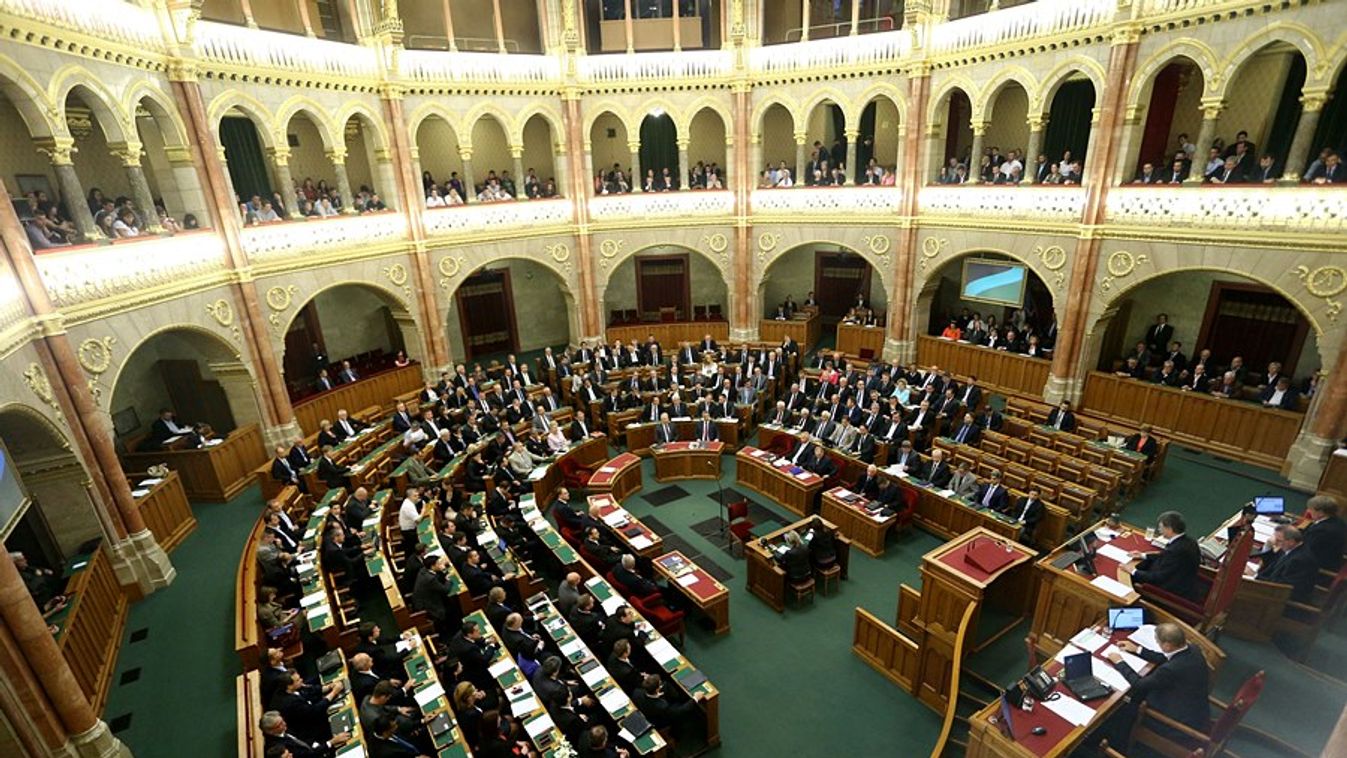 Az ukrán oktatási törvény elleni ötpárti fellépésről dönt ma a parlament