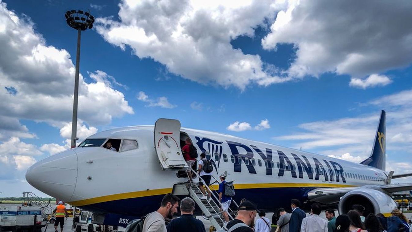 Marad a Ryanair Budapesten, de kevesebb járatot indít