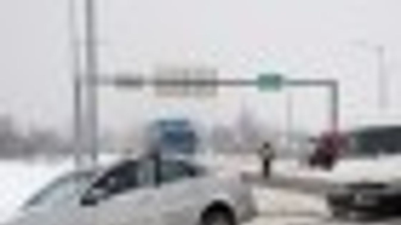Több helyen hóátfúvások nehezítik a közúti közlekedést a Dunántúlon