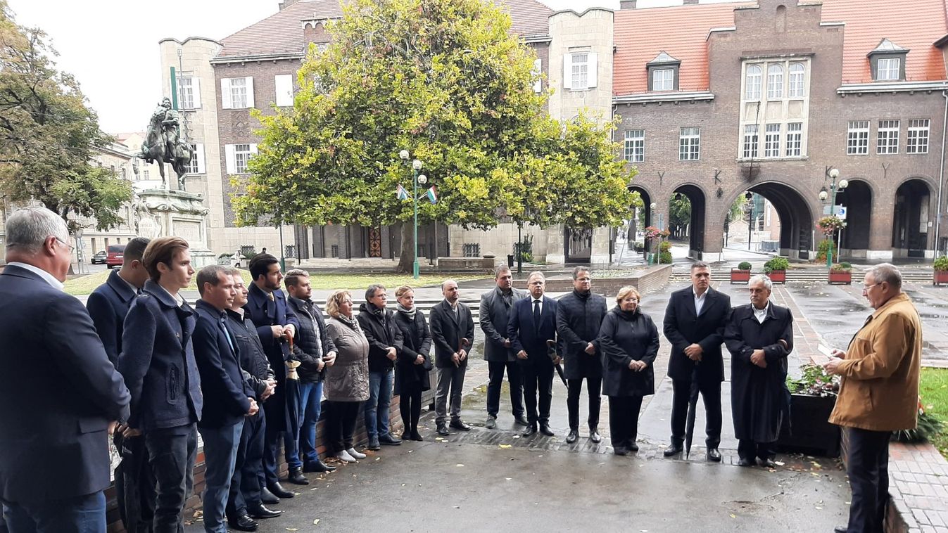 Főhajtással emlékezett a szegedi Fidesz az aradi vértanúkra