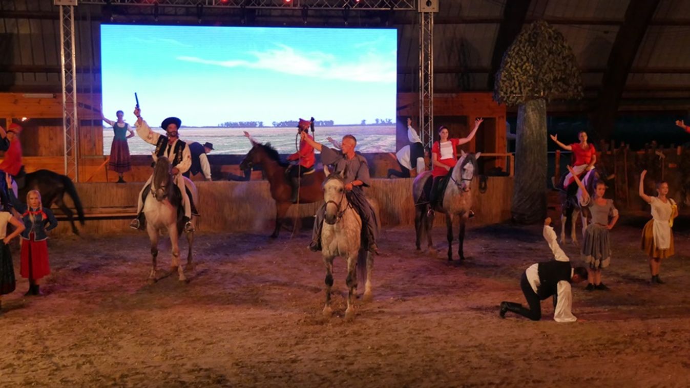 Elkészült a mórahalmi lovas színház következő évadának műsora