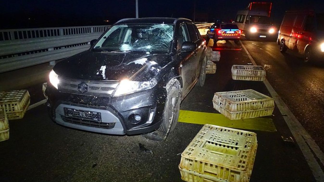 Baleset: rakomány borult egy autóra a vásárhelyi elkerülőn