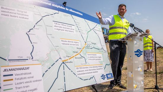 A Szeged-Szabadka vasútvonal átadása nem a sajtóban megjelent információk miatt csúszik