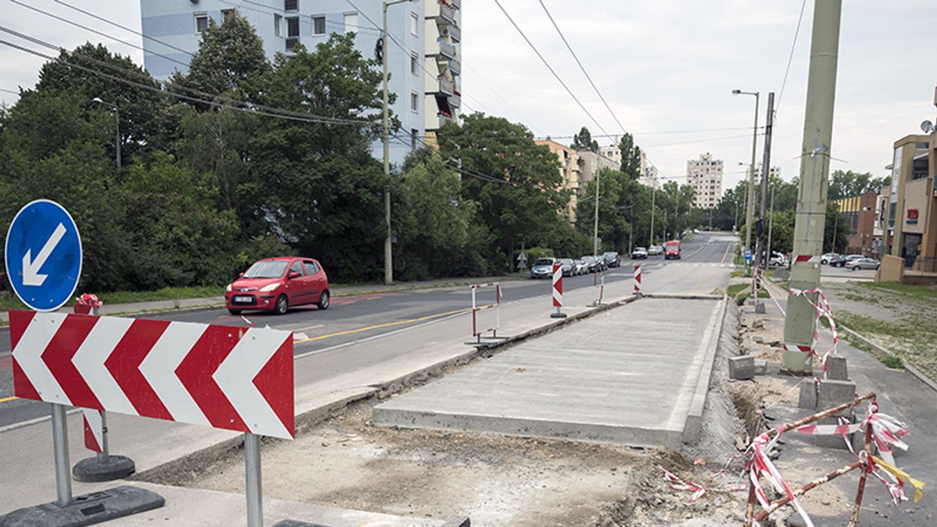 Az időjárás nehezítette a buszmegállók felújítását - magyarázta a kivitelező