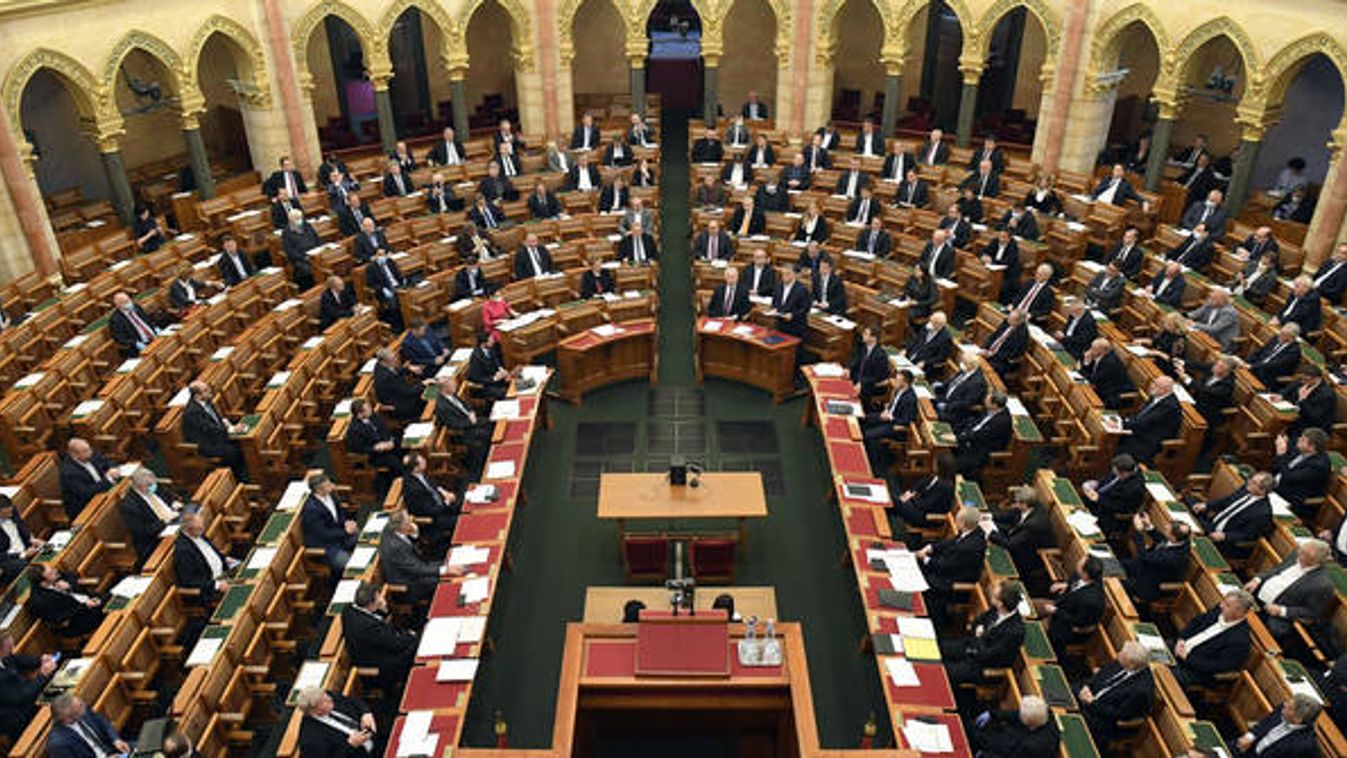 Ma kezdi az őszi ülésszakát a Parlament, kedden dönthetnek a vészhelyzet meghosszabbításáról