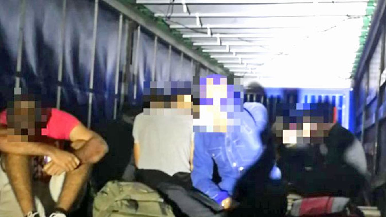 Huszonöt(!) migránst találtak egy teherautóban Csanádpalotán - videó!