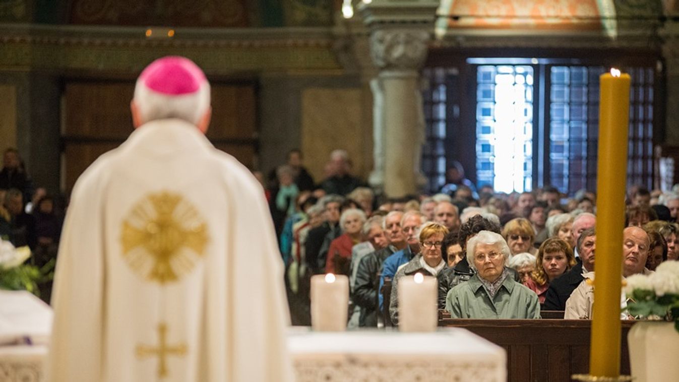 Ferenc pápa karitatív céljaira gyűjtenek a katolikus templomokban