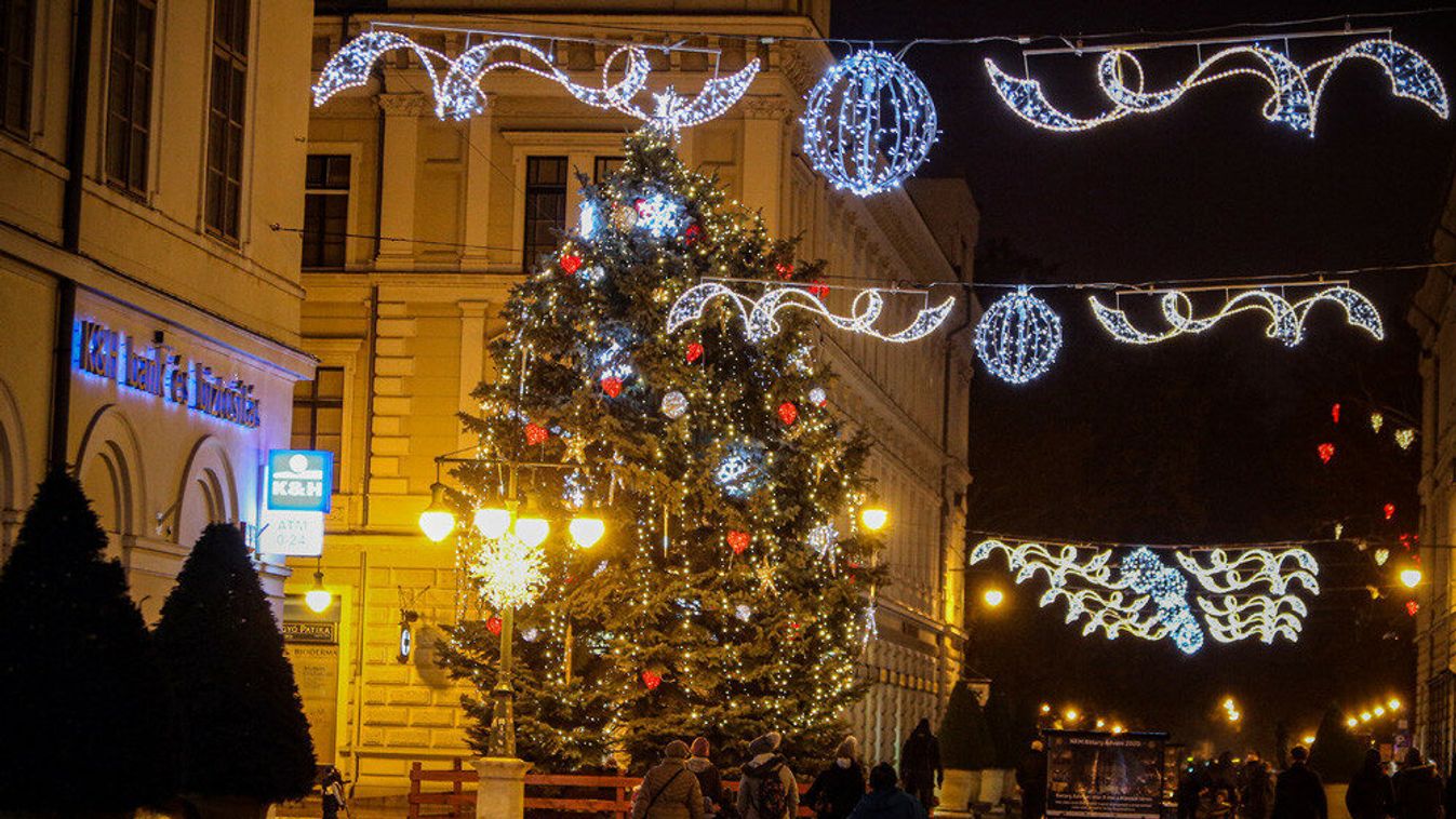 Lebontják a karácsonyi díszkivilágítást a Kárász utcán
