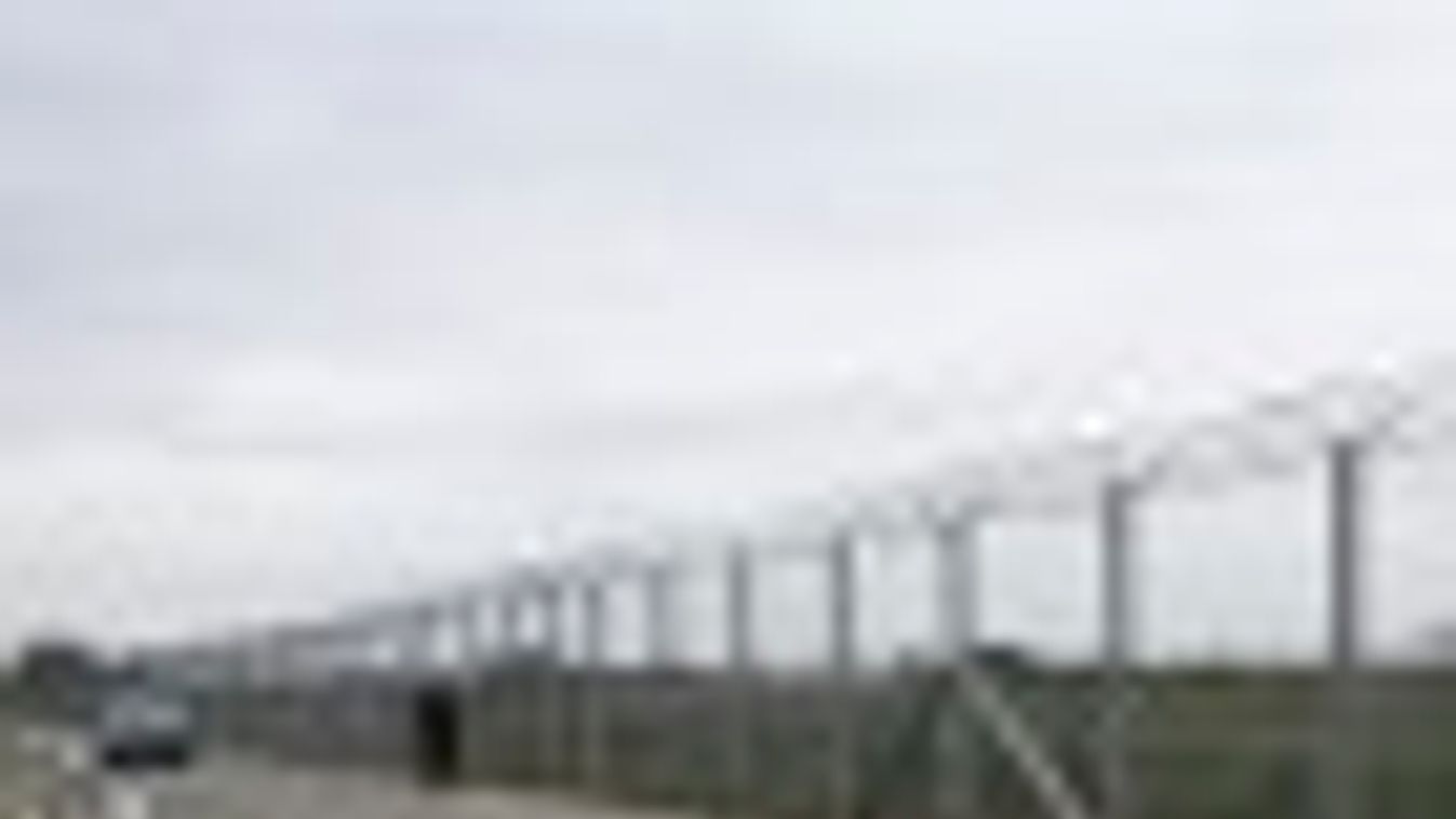 Illegális bevándorlás - Elkészült a második kerítés a magyar-szerb határon