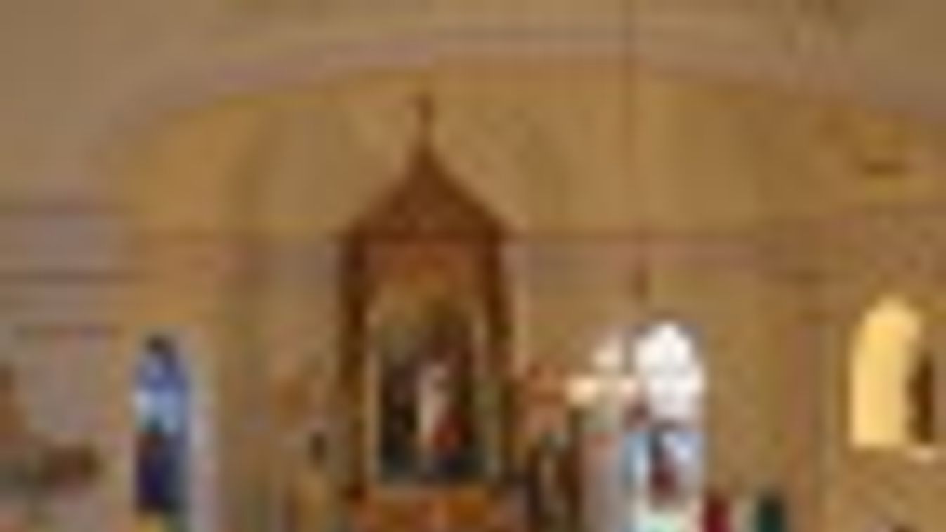 Új főoltár és oltárkép a mórahalmi templomban