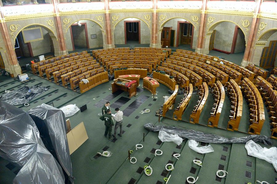 Az Országház alsóházi üléstermének átalakítása