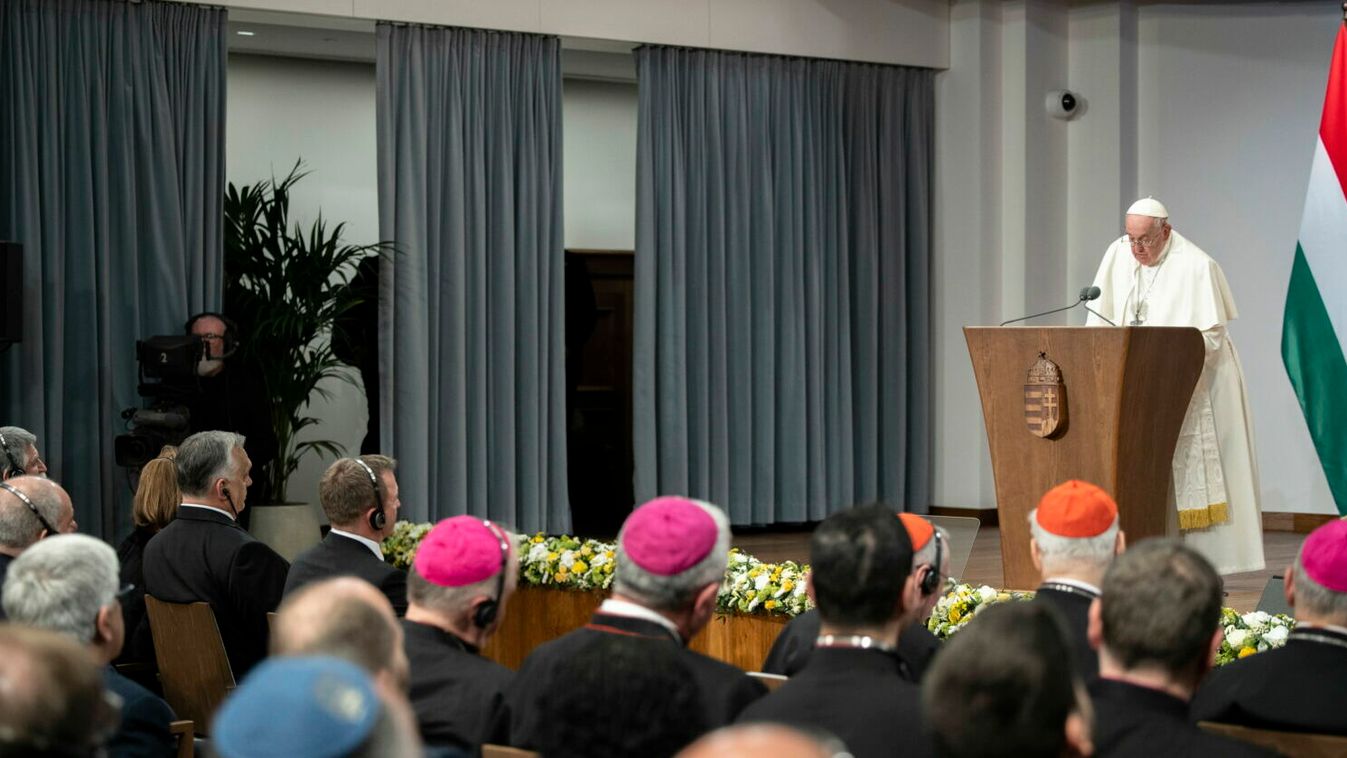 Ferenc pápa: Végig kell nézzük, ahogy a béke álmát éneklő kórusnak leáldozik