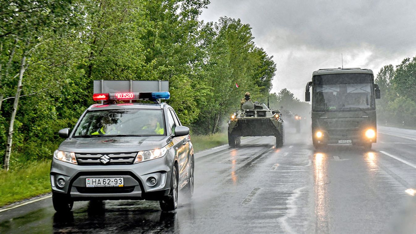 Harckocsik lepik el Szeged és Vásárhely környékét