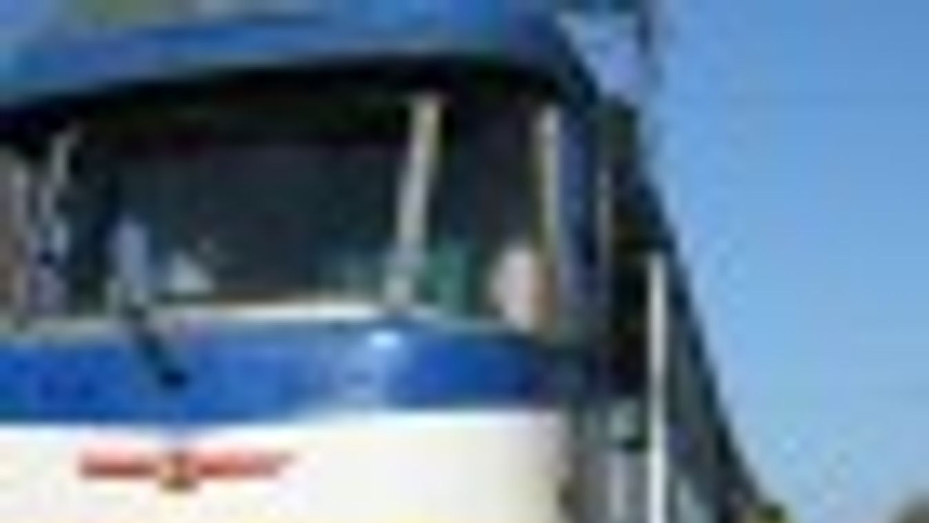 Busz ütközött villamossal Szegeden