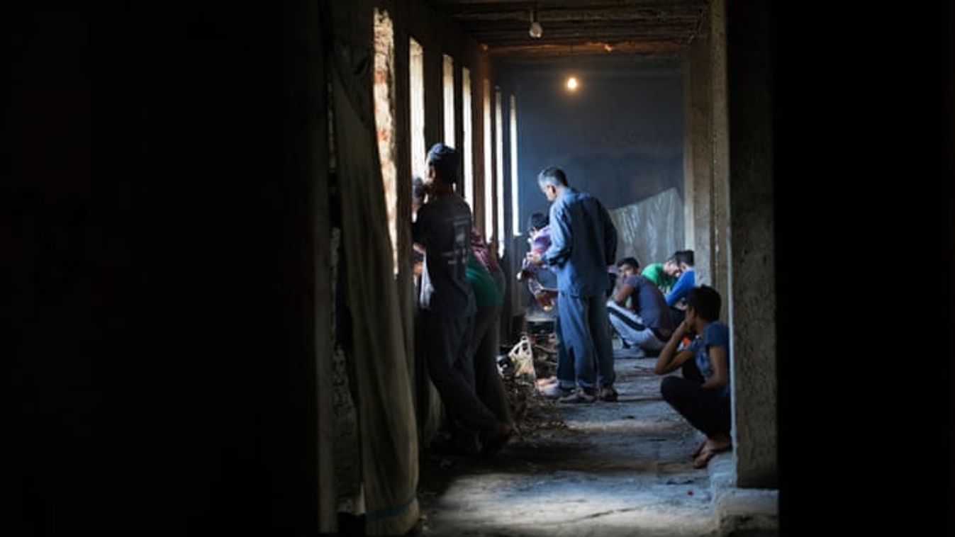 Leamortizálták szálláshelyüket a Boszniában veszteglő migránsok
