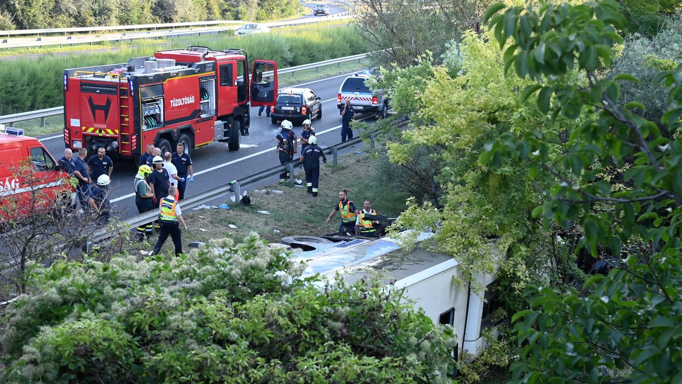 Buszbaleset az M7-esen - M1: húsz sérültet vittek Székesfehérvárra kórházba