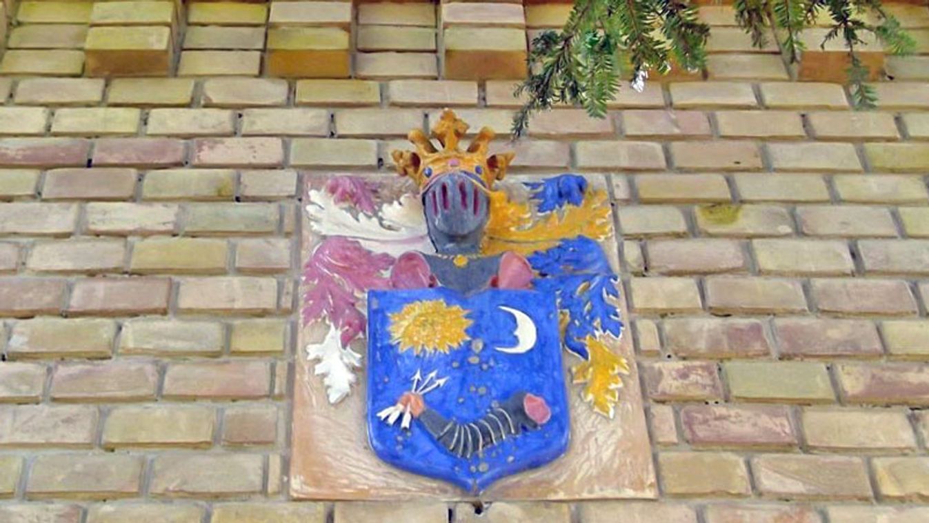 Négy csongrádi város címere is felkerül az Országházra