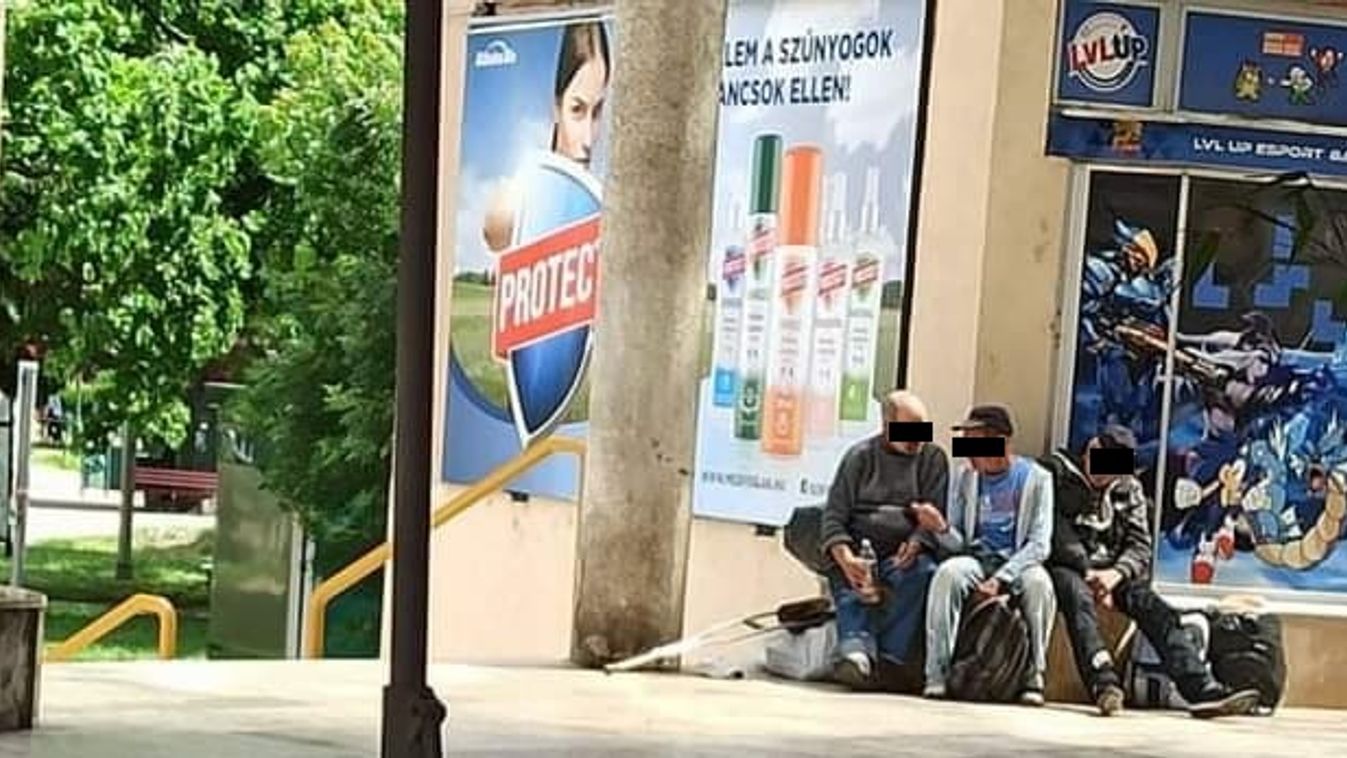 Beköltöztek a Passzázs sorra a "lábszellőztető" hajléktalanok - panaszkodnak a boltosok