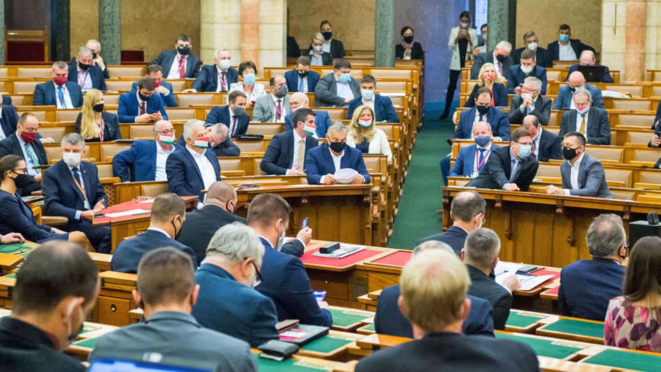 Az alaptörvény módosítása is napirendre kerül a parlamentben