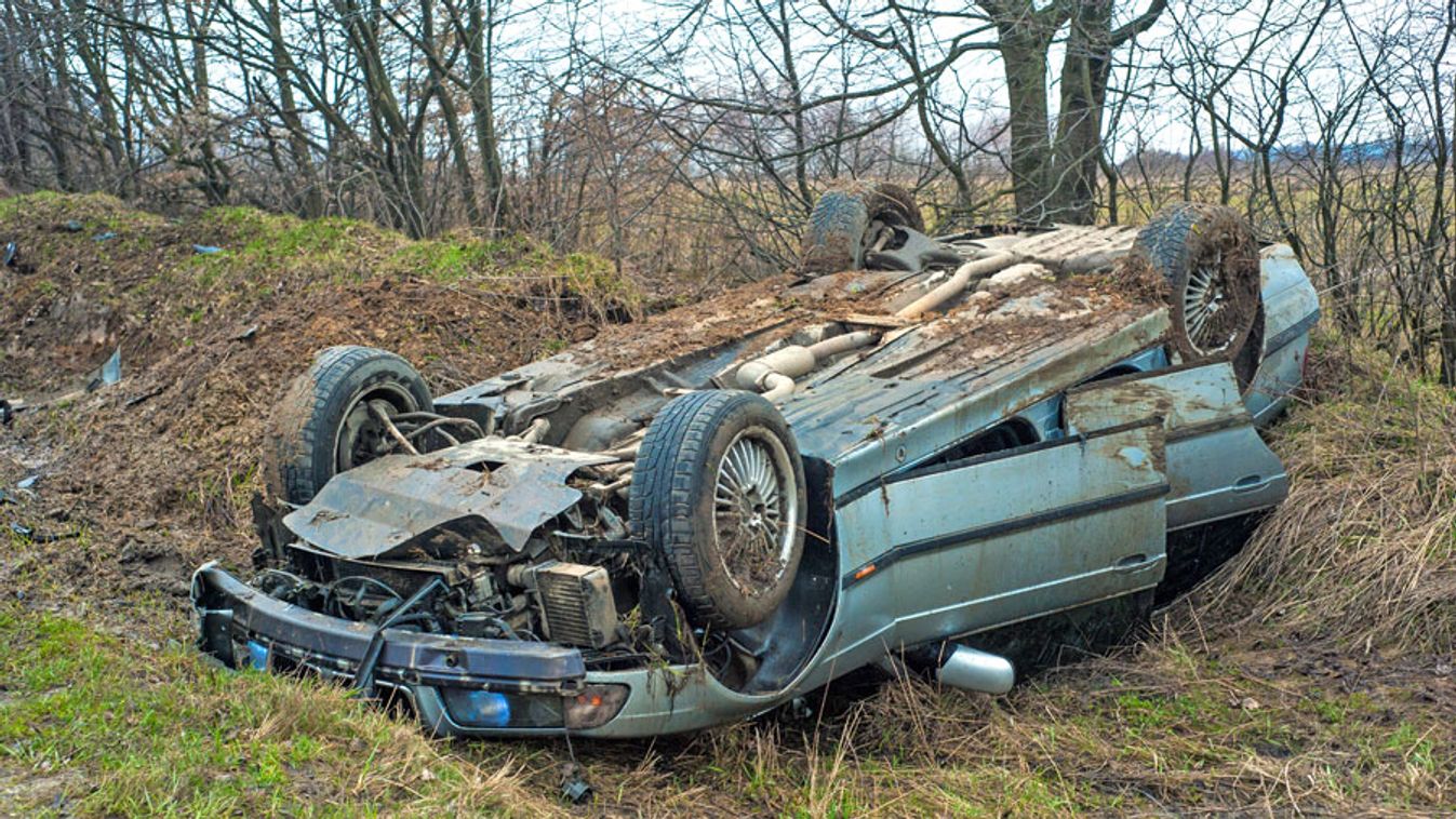 Árokba csapódott egy autó Szeged közelében