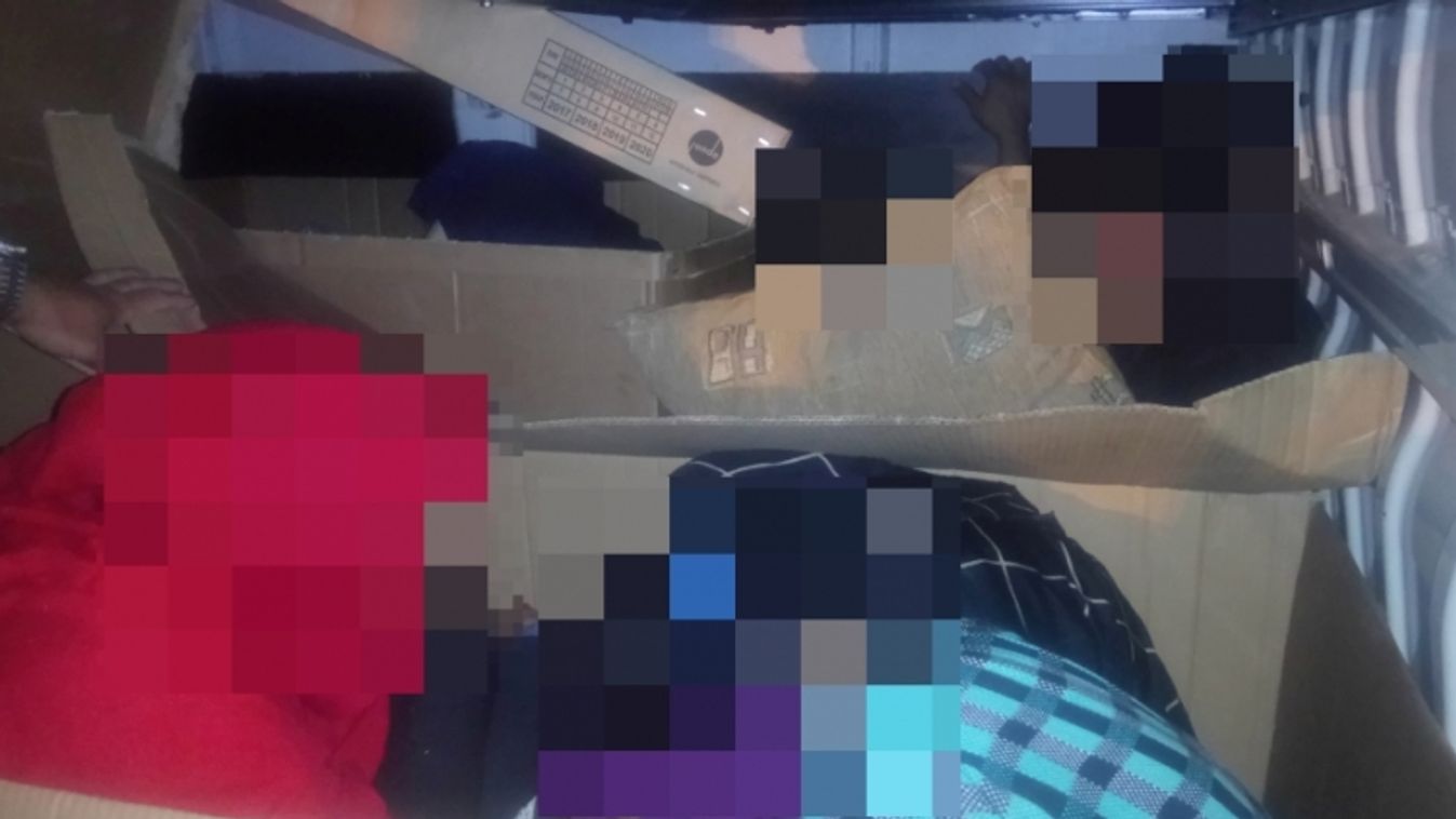 Három afgánt találtak egy bolgár kamionban Röszkénél