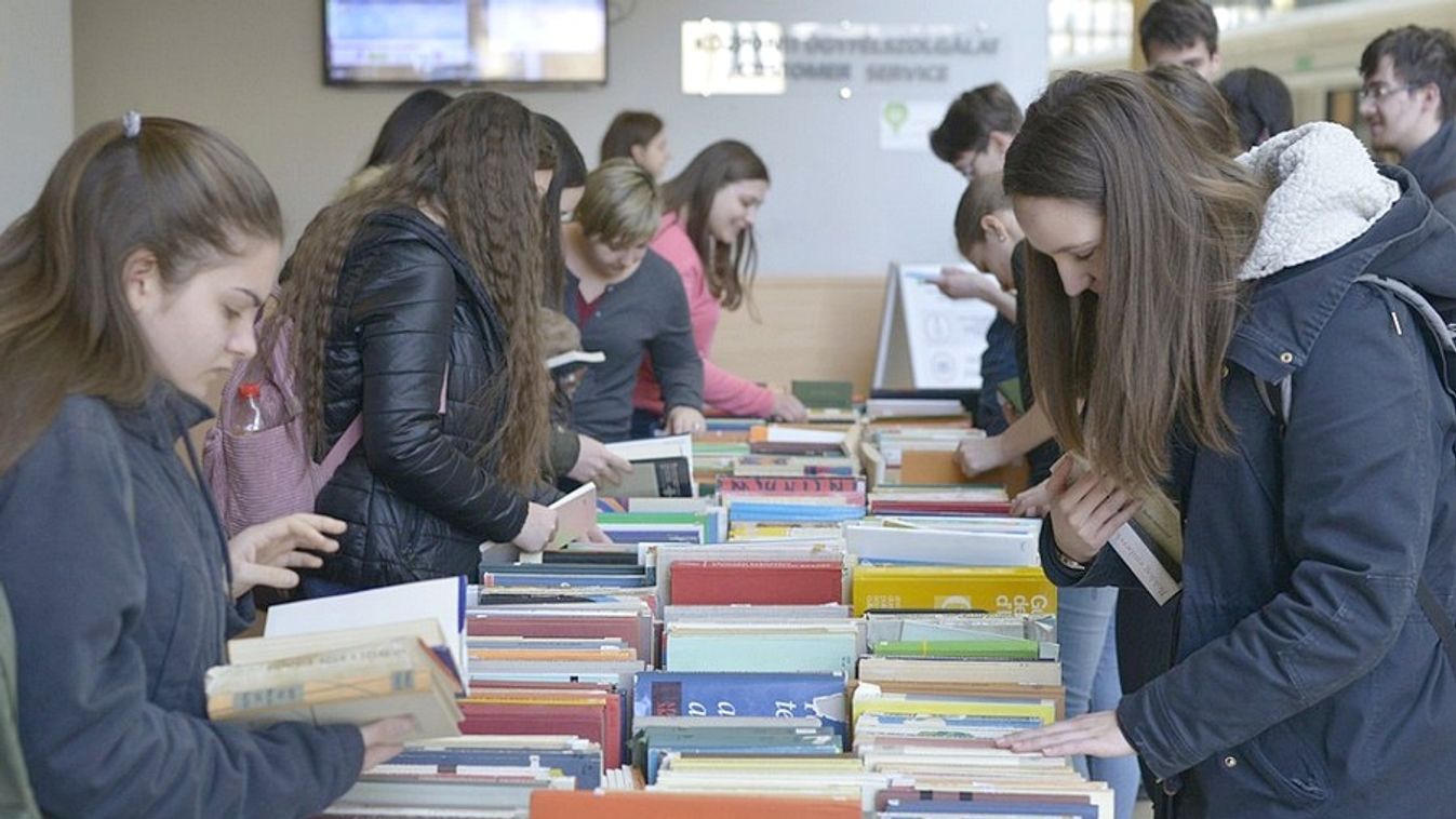 Könyvbörzét tartanak az egyetemi könyvtárban