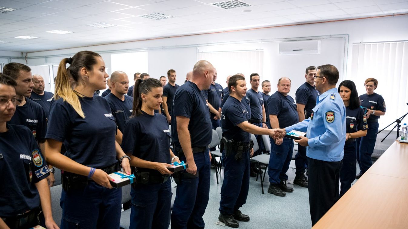 Szegeden fogadták a Szerbiából hazatérő rendőröket