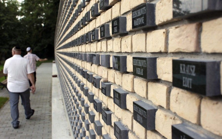 Holokauszt-emlékmûvet avattak Békéscsabán