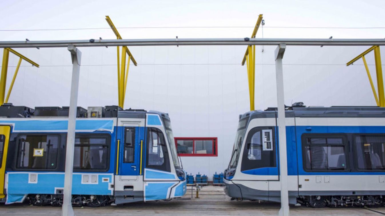 A harmadik tram-train is úton van Magyarországra