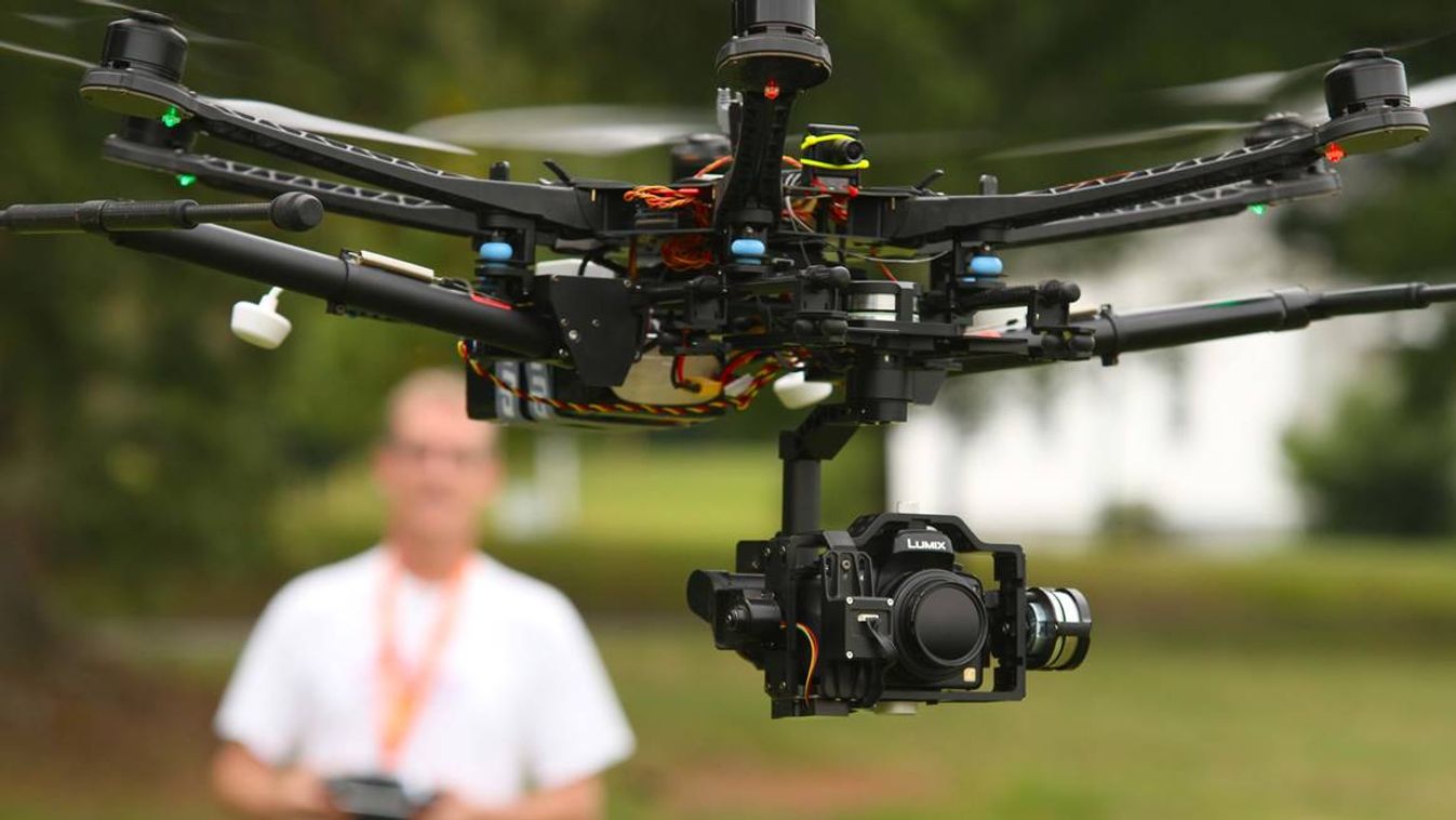 Kukkoló drónokra panaszkodnak az újszegedi kerttulajdonosok