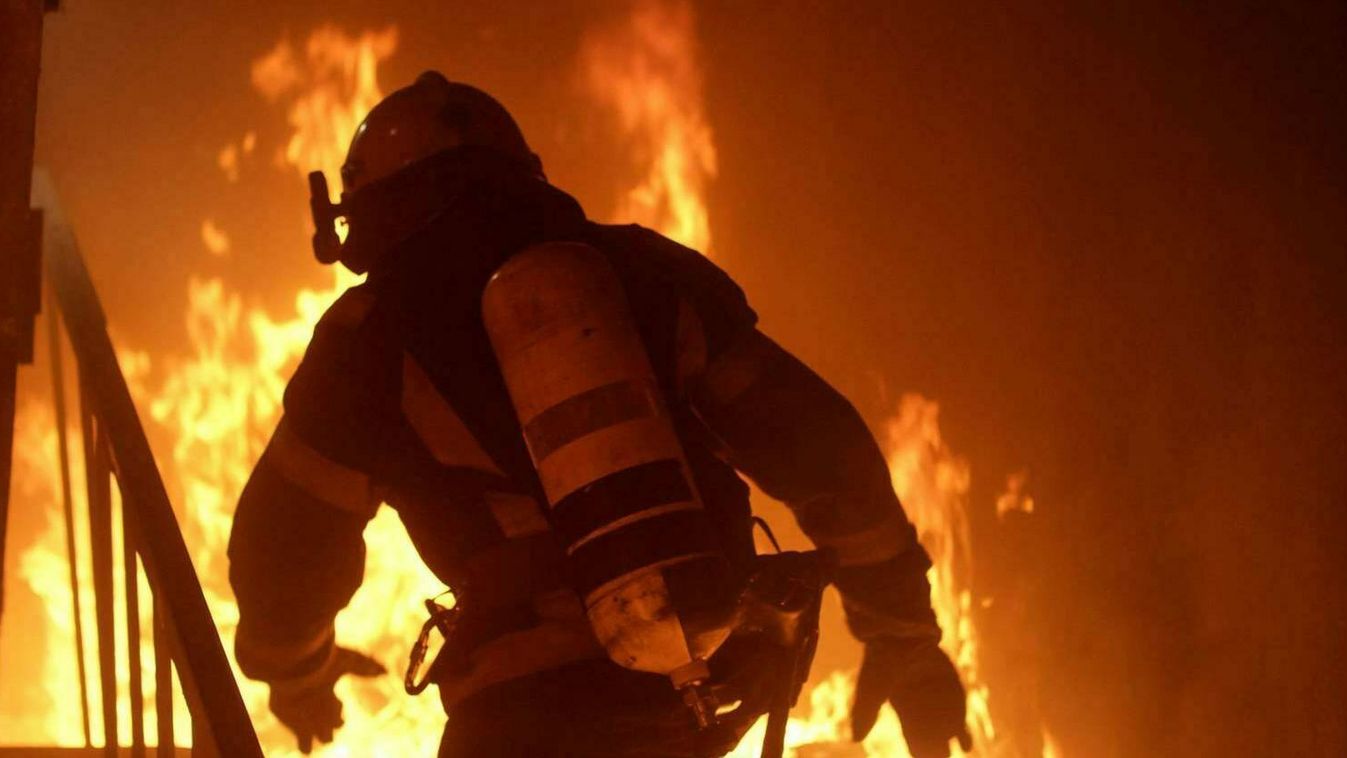 Túl sok a tűzeset, növelik a katasztrófavédelmi állomány létszámát