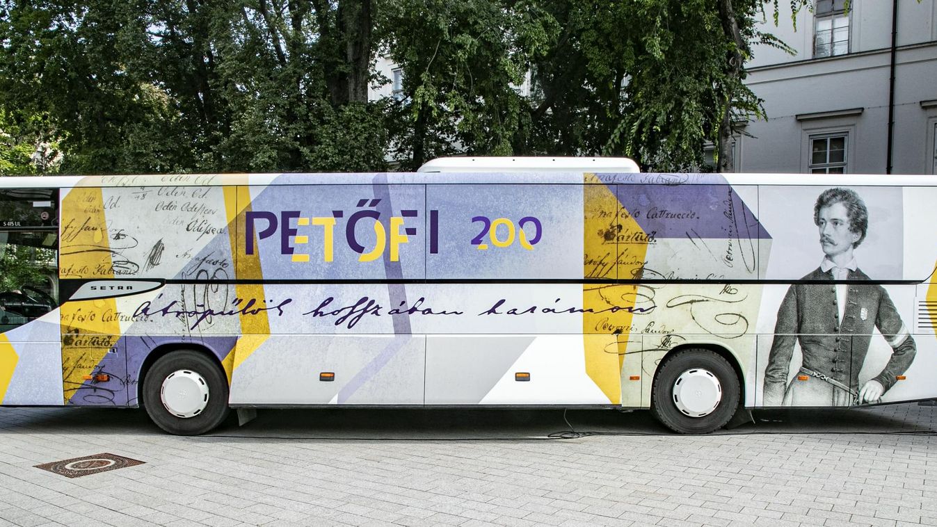 Egészen vasárnapig Szegeden tartózkodik a Petőfi busz