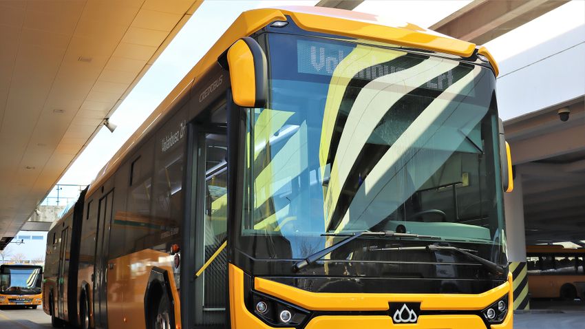 Magyar gyártású csuklós buszokkal fiatalítja flottáját a Volánbusz