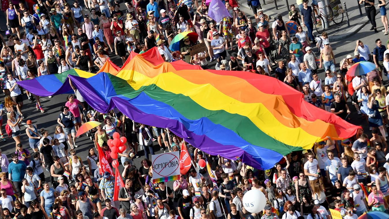 LMBTIQ érzékenyítés miatt feszül a kormány az Európai Parlamenttel