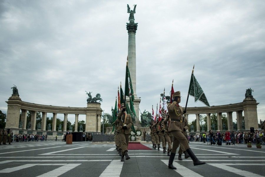 A magyar hõsök emlékünnepe - Megemlékezés a Hõsök terén