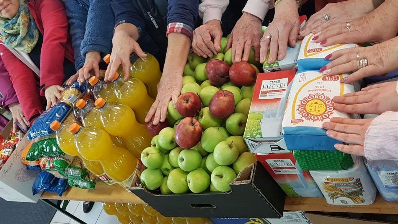 Nagycsaládosok és idősek kaptak élelmiszercsomagot a Centerkében