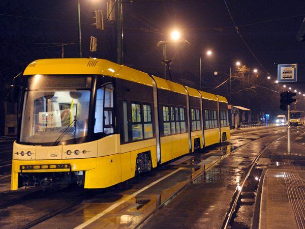 Közlekedés - Pesa Swing villamos érkezett Szegedre