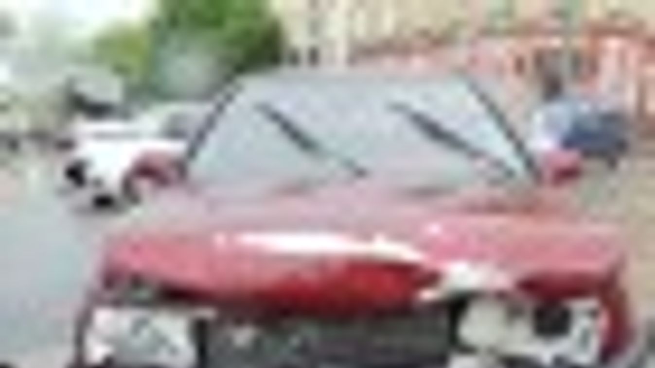 Piroson áthajtó autós okozott balesetet Szegeden