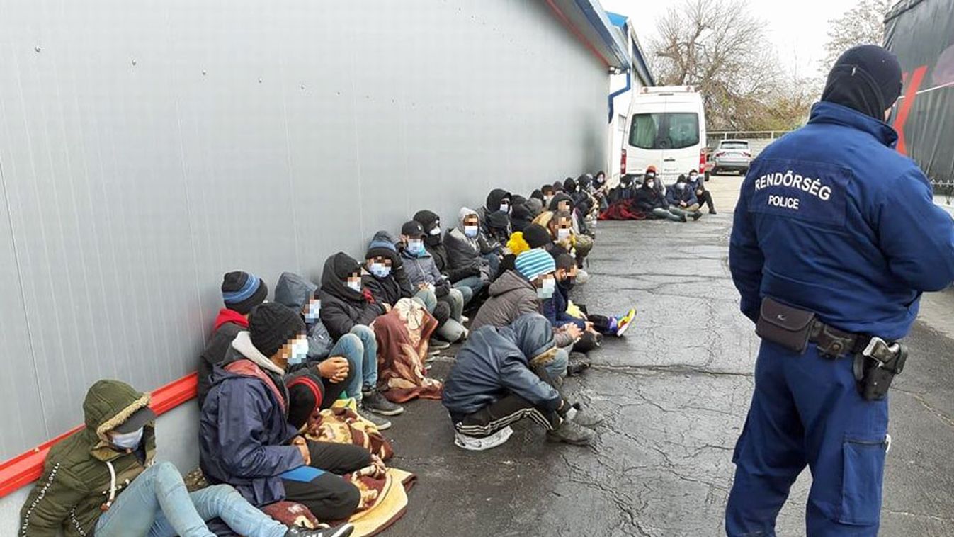 Ismét embercsempészt fogtak Szegeden, 46 migráns lapult a teherautójában
